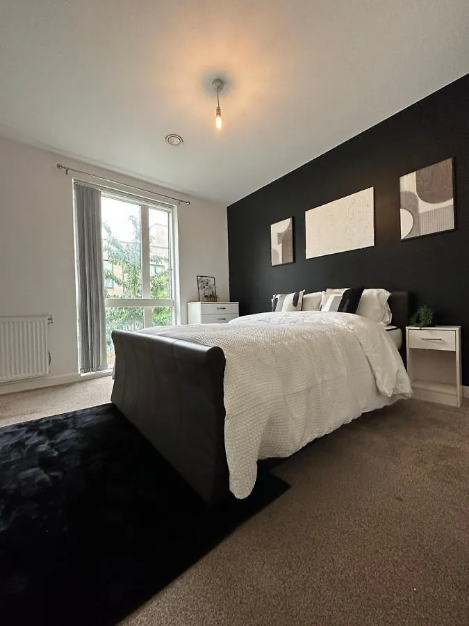Deluxe Spacious Room Near London Bridge! Homestay